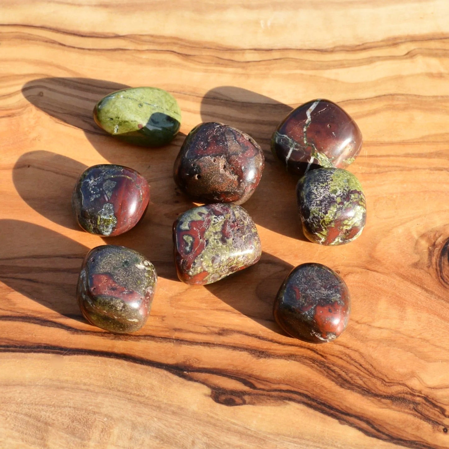 Drachenblut Jaspis Trommelstein