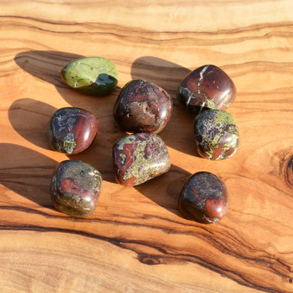 Drachenblut Jaspis Trommelstein