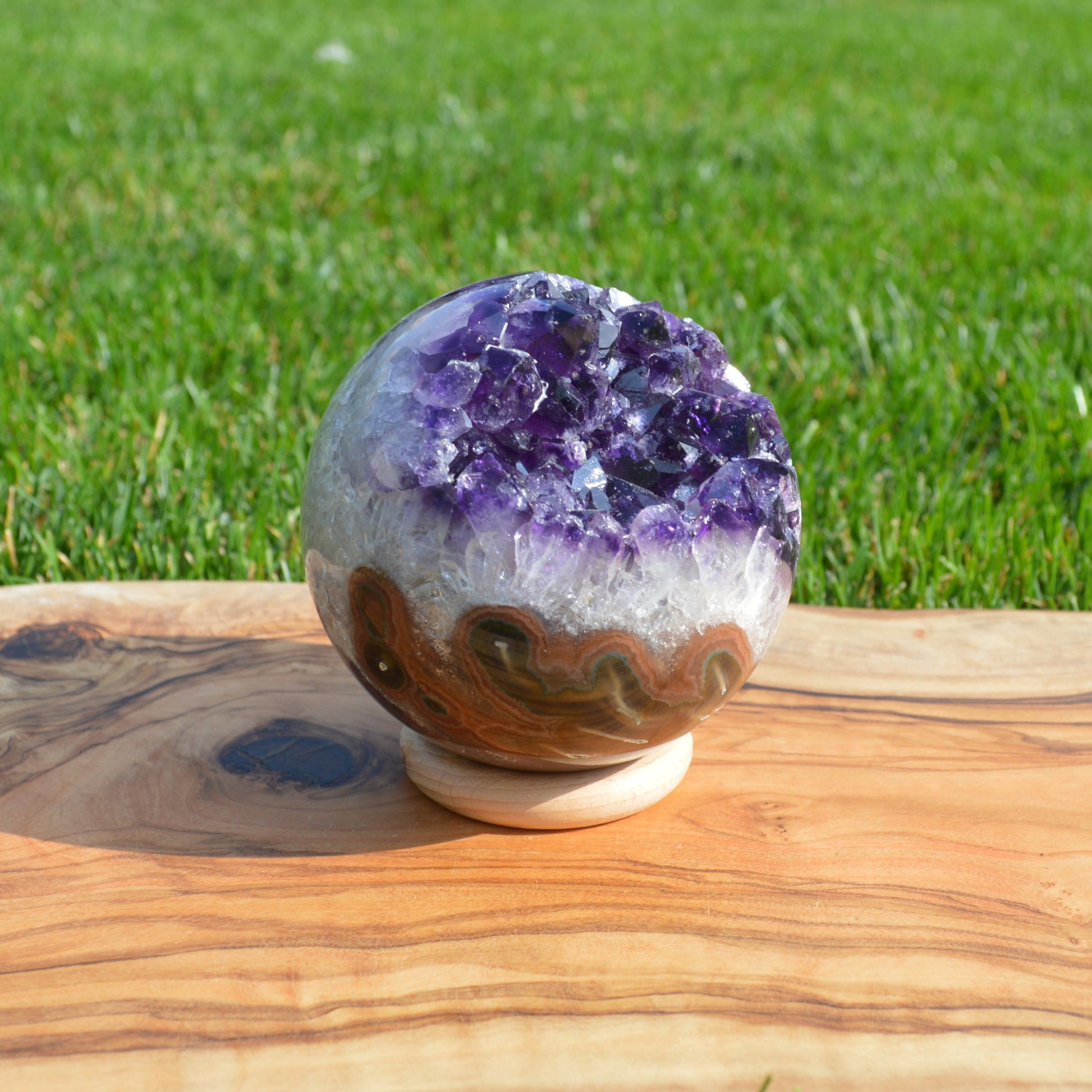 Amethystkugel mit Druzy für Energiearbeit und Dekoration – Naturstein aus Uruguay.