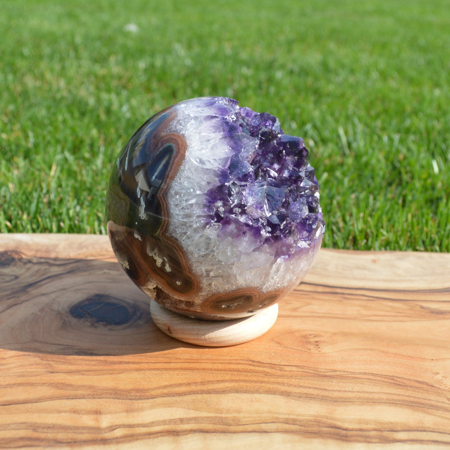 Amethyst Heilstein Kugel mit Druse, Naturstein 90mm aus Uruguay.