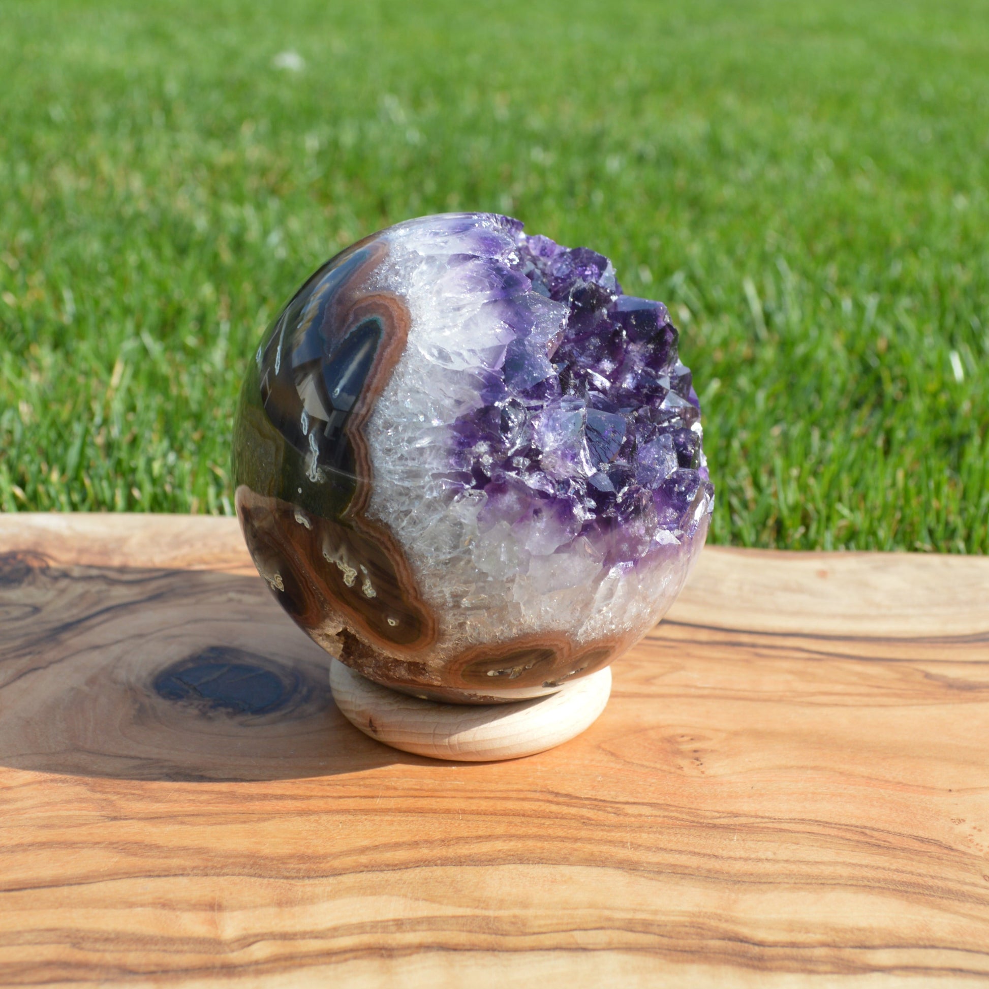 Amethyst Heilstein Kugel mit Druse, Naturstein 90mm aus Uruguay.