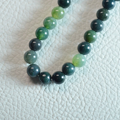 Echte Moosachat Kette mit Kristallperlen – 45 cm Edelstein Halskette. Nahansicht.