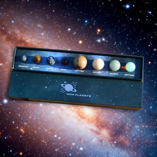 Edelstein Planeten Geschenkbox mit 8 Planetenkugeln aus Natursteinen – Sonnensystem Set. 