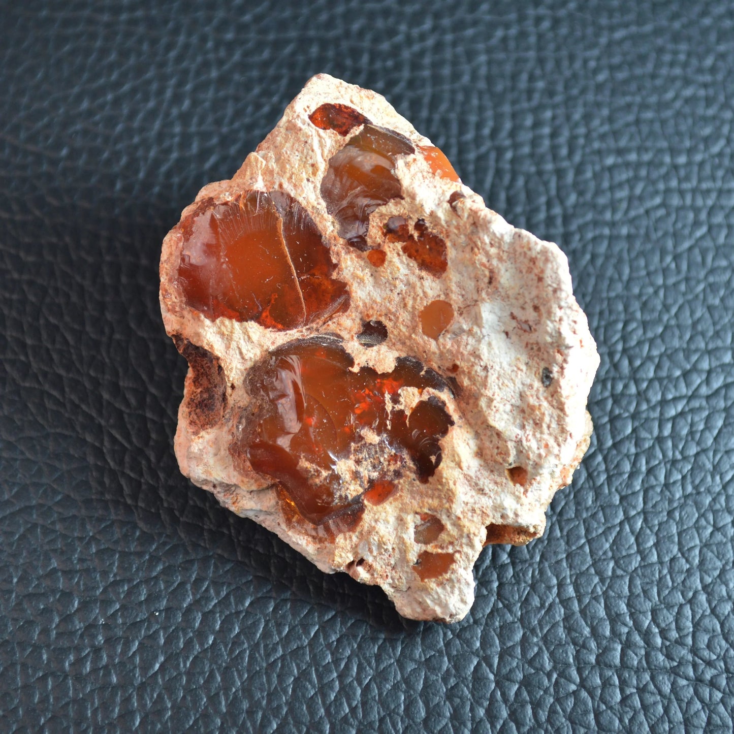 Feueropal in Matrix