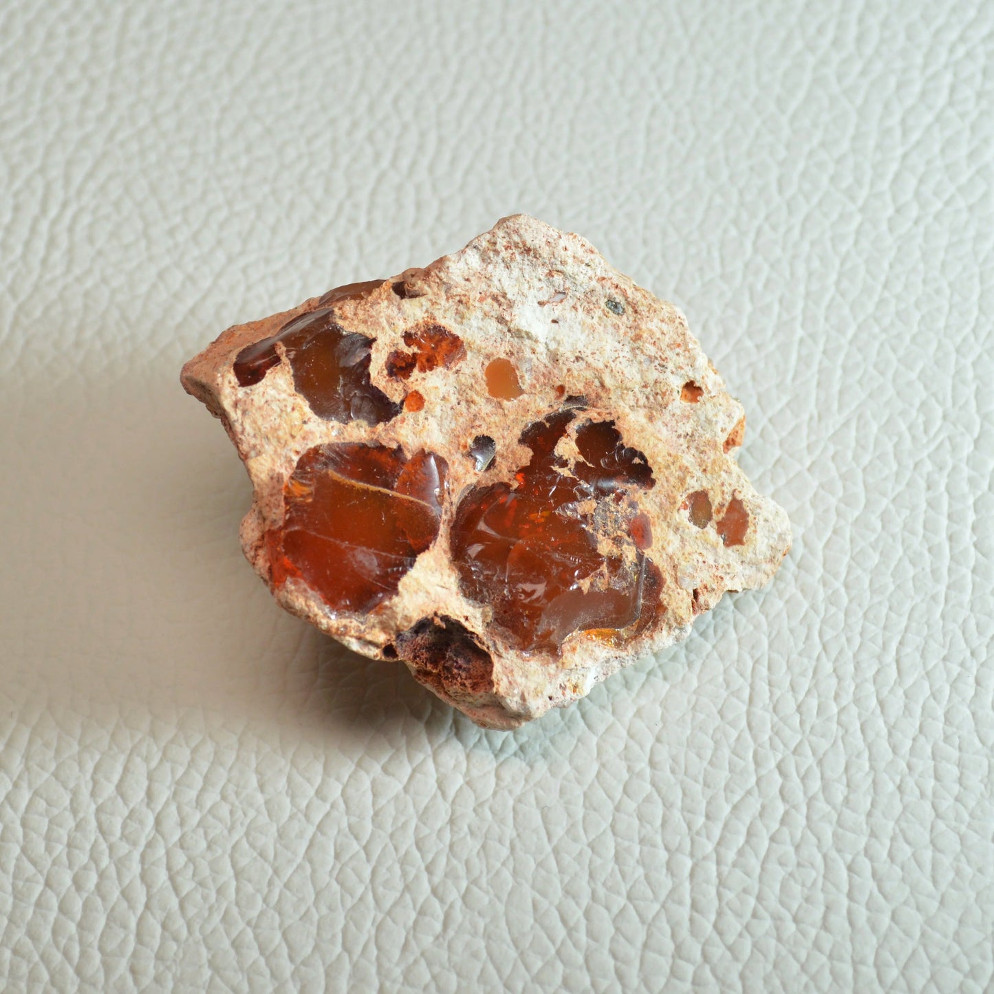 Feueropal in Matrix