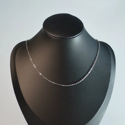 Edelstahl-Forcat-Kette Silber, 45 + 5 cm, auf Büste, Vorderansicht – verstellbar und ideal kombinierbar mit unseren Anhängern.