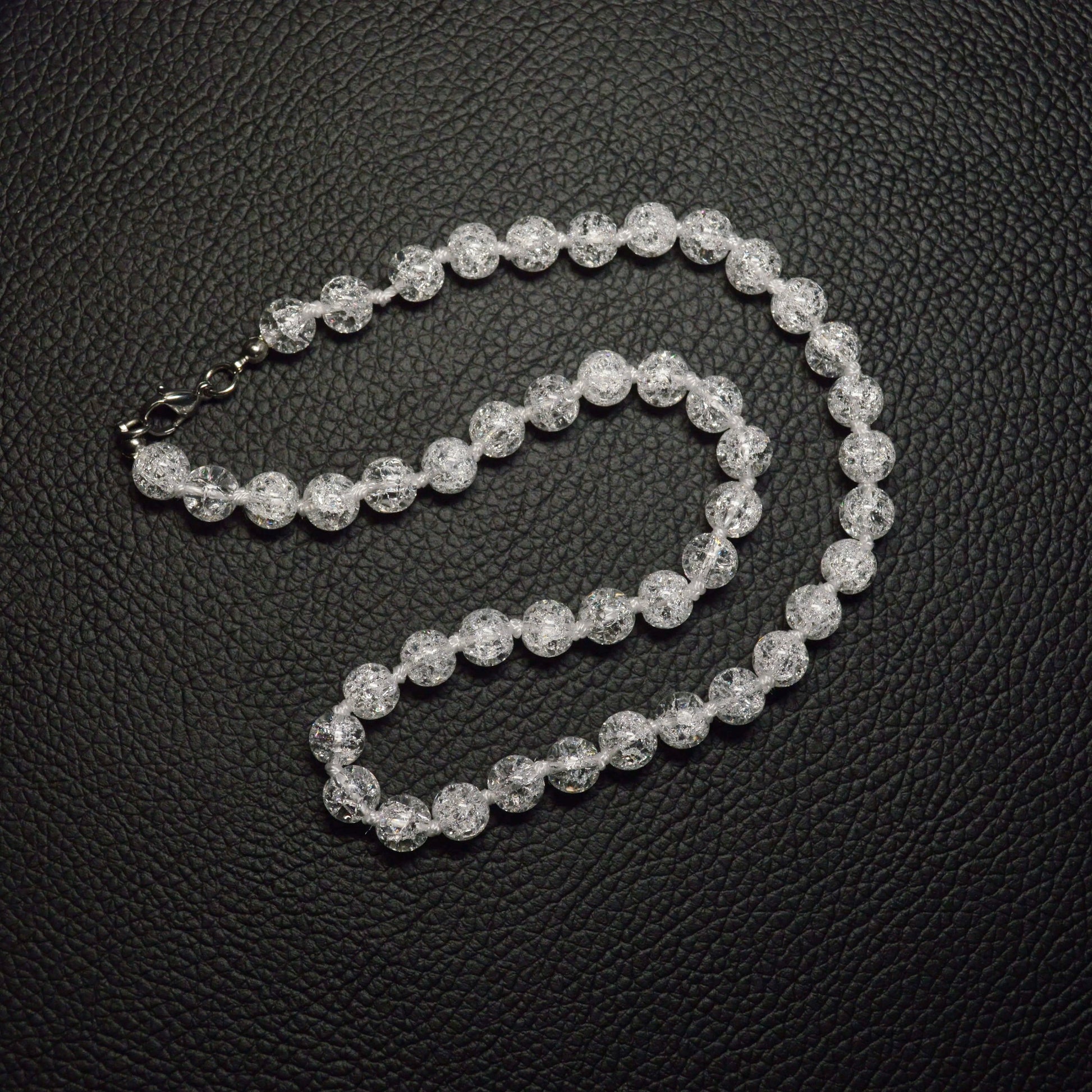 Funkelnde Cracked Bergkristall Naturstein Halskette, 45 cm Länge, mit hochwertigem Metallverschluss – Kristall-Unikat.