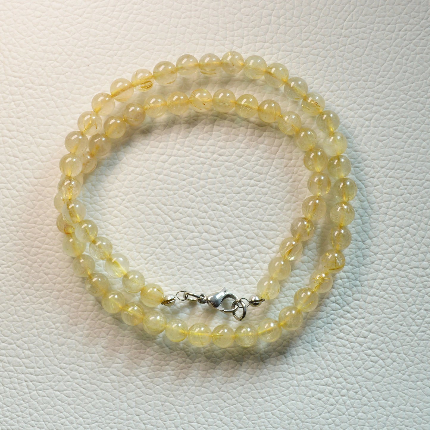 Gold Rutilquarz Halskette aus 6mm Natursteinperlen, 45 cm lang, mit Metallverschluss – sehr hochwertiger Edelsteinschmuck.