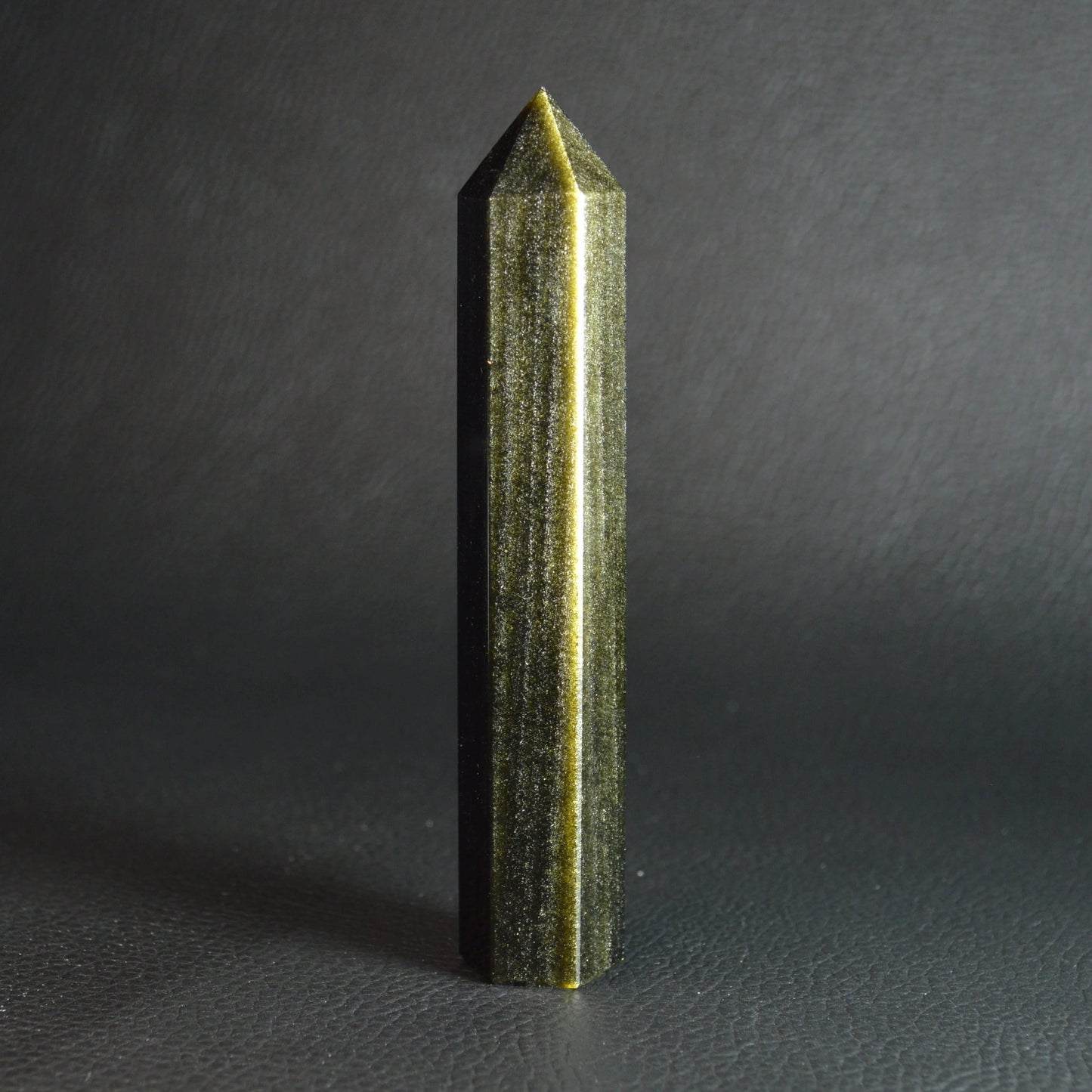 Gold-Obsidian Turm