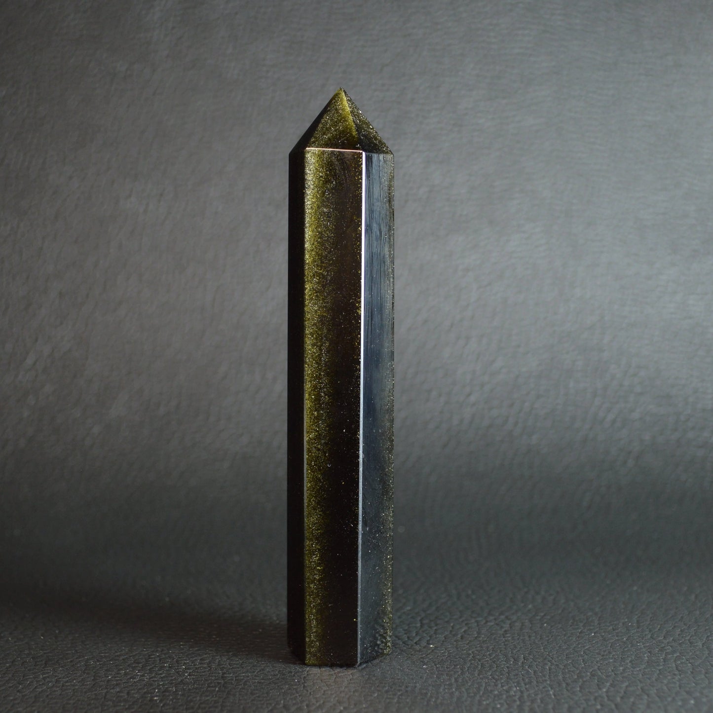 Gold-Obsidian Turm