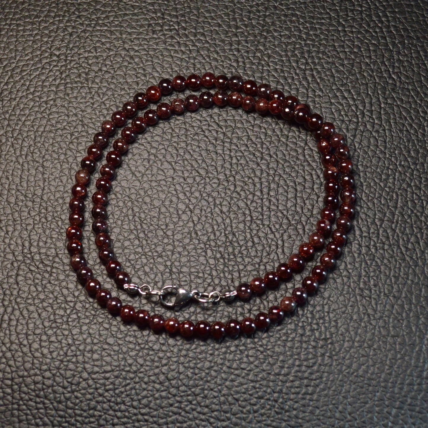 Elegante Granat Kette mit 4mm Kristallperlen – perfekt als Geschenk oder für den Alltag.