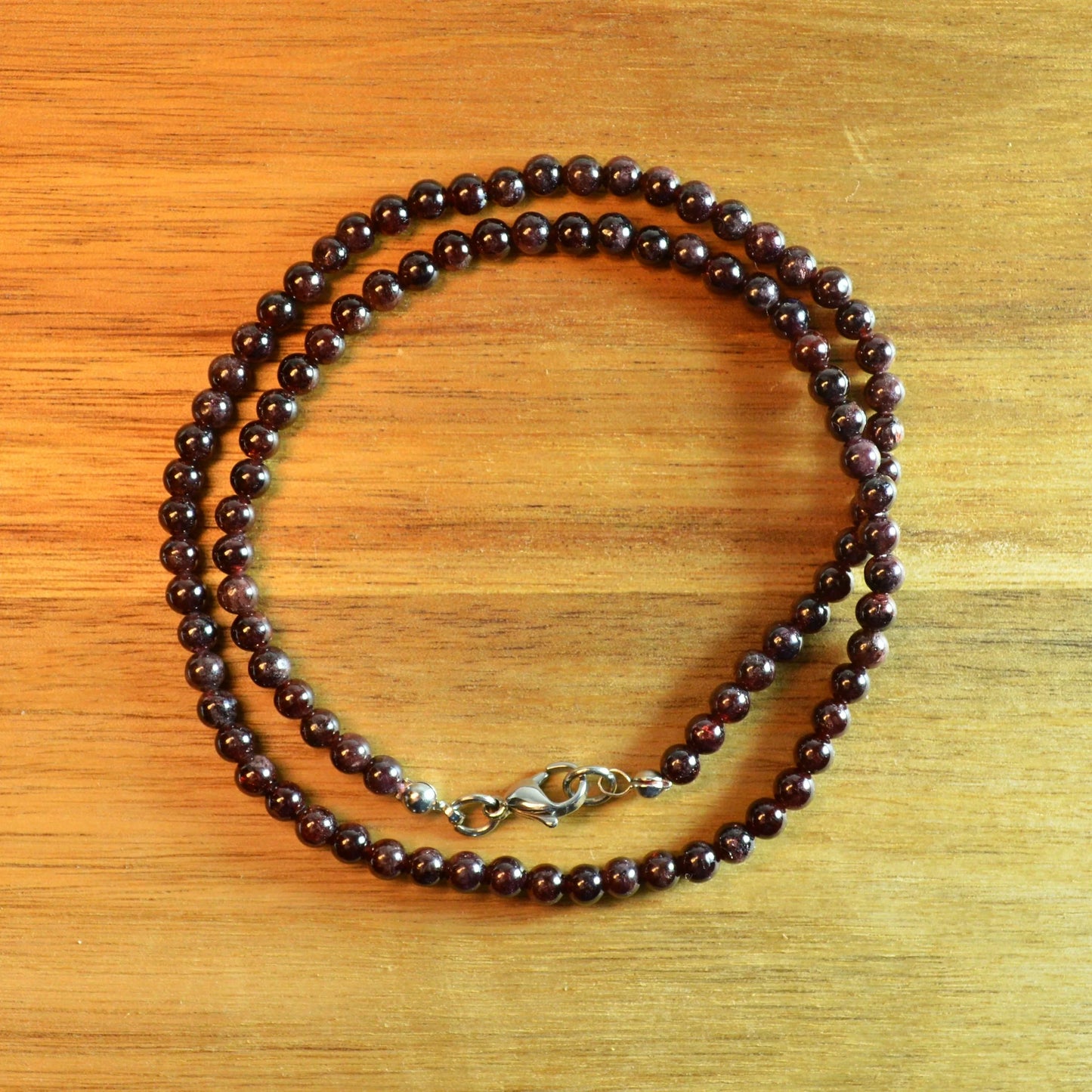 Granat Naturstein Halskette, 45 cm Länge, mit hochwertigem Metallverschluss – Kristall-Unikat.