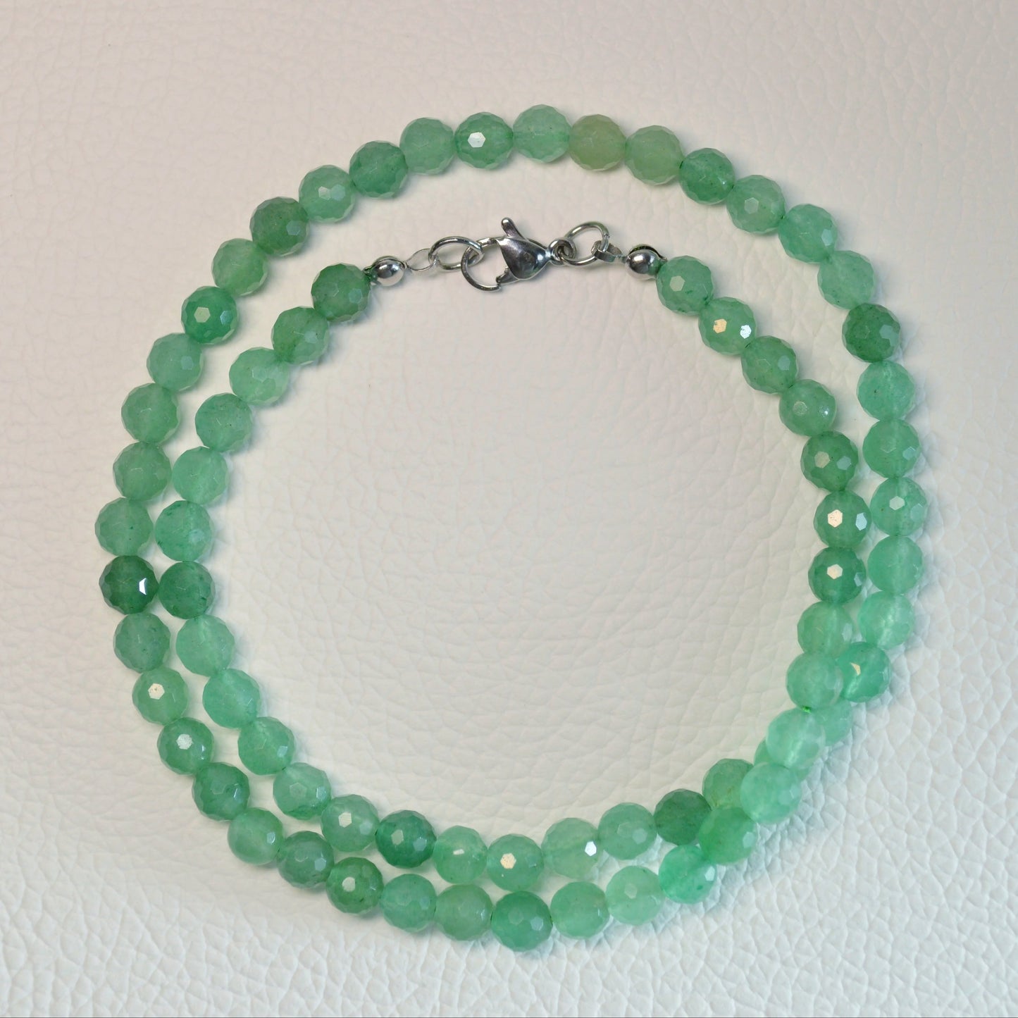 Grüner Aventurin Halskette aus 6mm facettierten Natursteinperlen, 45 cm lang, mit Metallverschluss – Edelsteinschmuck.