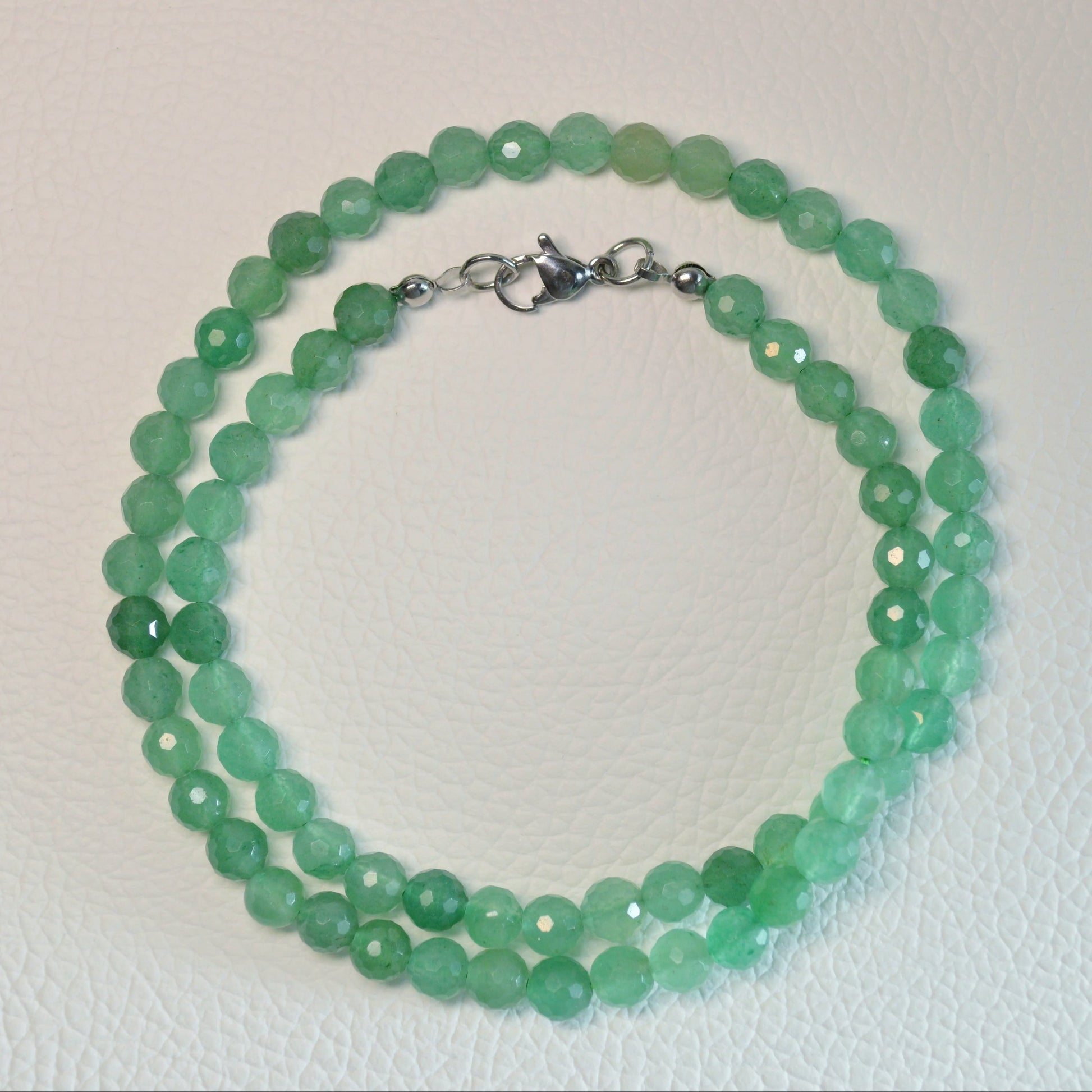 Grüner Aventurin Halskette aus 6mm facettierten Natursteinperlen, 45 cm lang, mit Metallverschluss – Edelsteinschmuck.