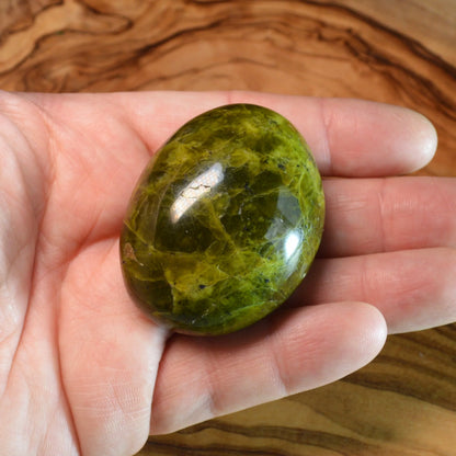Grüner Opal Handstein