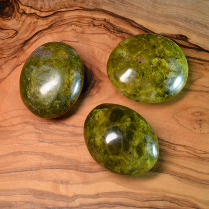 Grüner Opal Handstein