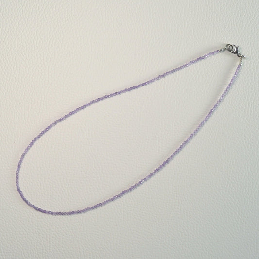 Handgemachte Amethyst Halskette mit facettierten Kristallperlen – hochwertiger Naturstein-Schmuck.