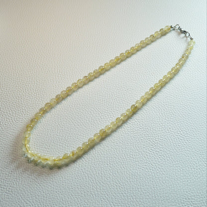 Handgemachte Gold Rutilquarz Halskette mit Kristallperlen – hochwertiger Naturstein-Schmuck.