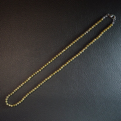 Handgemachte Goldene Hämatin Halskette mit facettierten Perlen – hochwertiger Stein Schmuck.