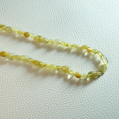 Handgemachte Rutilquarz Halskette mit  Kristalnuggets – hochwertiger Naturstein-Schmuck.