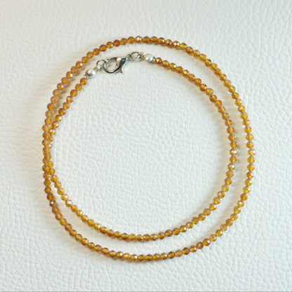 Hessonit-Granat Halskette aus 3mm facettierten Natursteinperlen, 45 cm lang, mit Metallverschluss – Edelsteinschmuck.