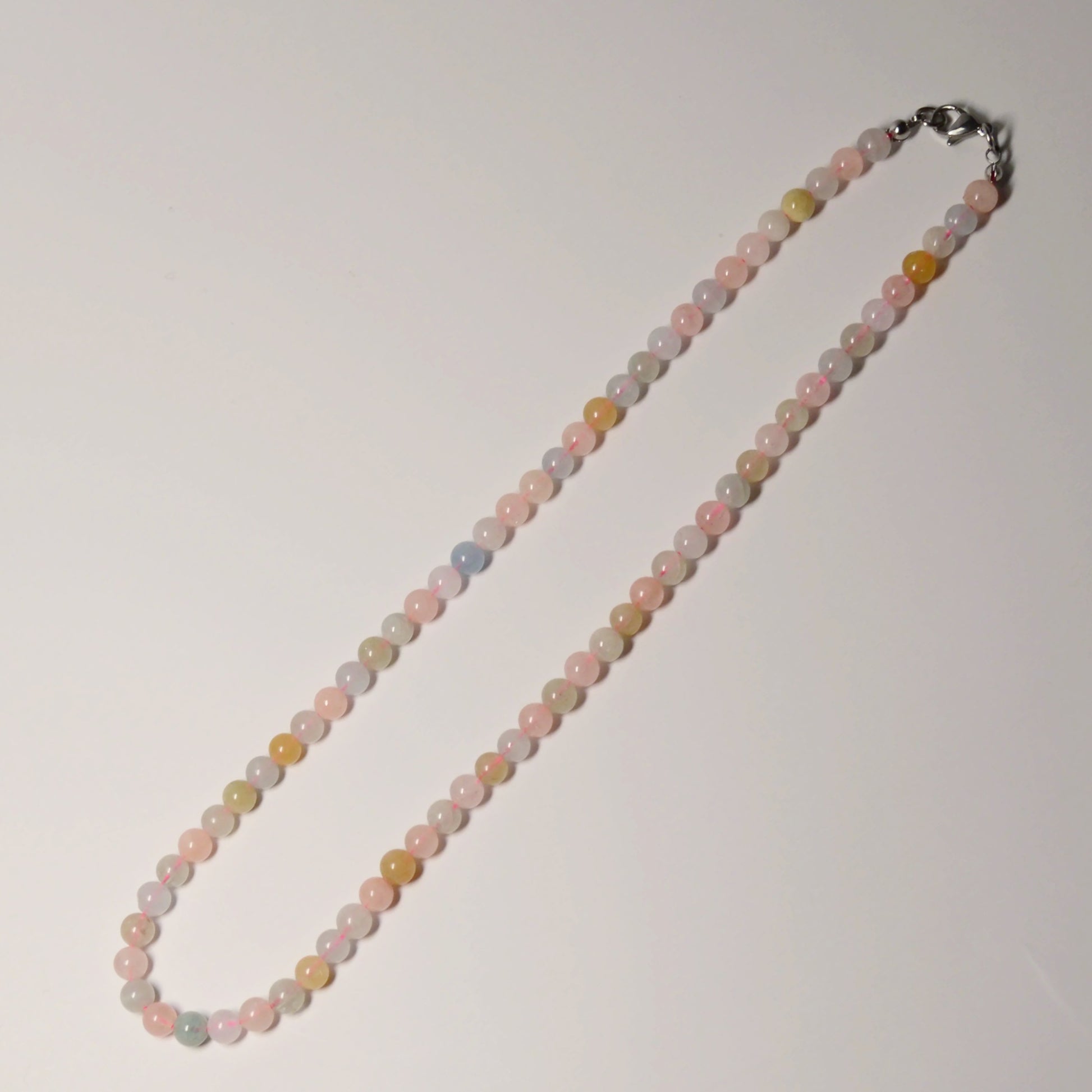 Hochwertige Beryll Kette mit zarten Pastelltönen aus Aquamarin, Morganit und Heliodor – 45 cm Naturstein Halskette.