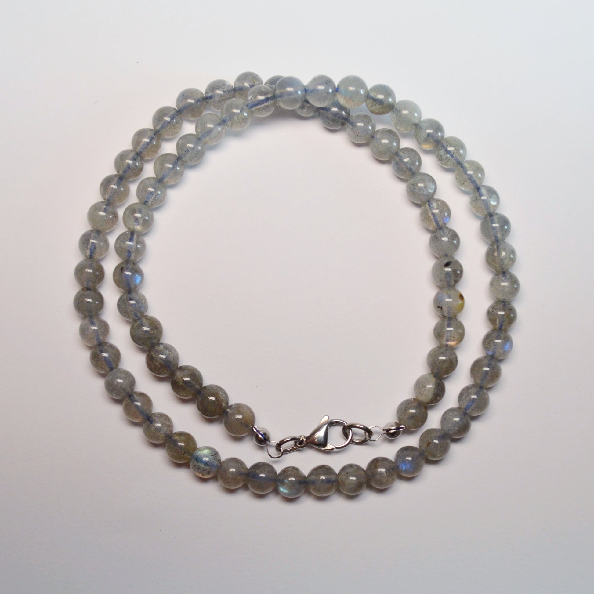 Labradorit Halskette aus 6mm Natursteinperlen, 45 cm lang, mit Metallverschluss – Schillernder Edelsteinschmuck.