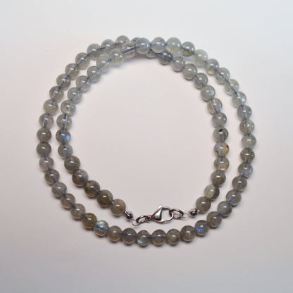 Labradorit Halskette aus 6mm Natursteinperlen, 45 cm lang, mit Metallverschluss – Schillernder Edelsteinschmuck.
