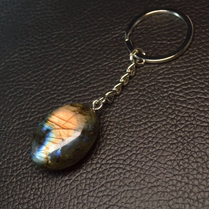 Labradorit Edelstein Schlüsselanhänger von Natural Crystals, stilvolles Accessoire mit Schutzwirkung.