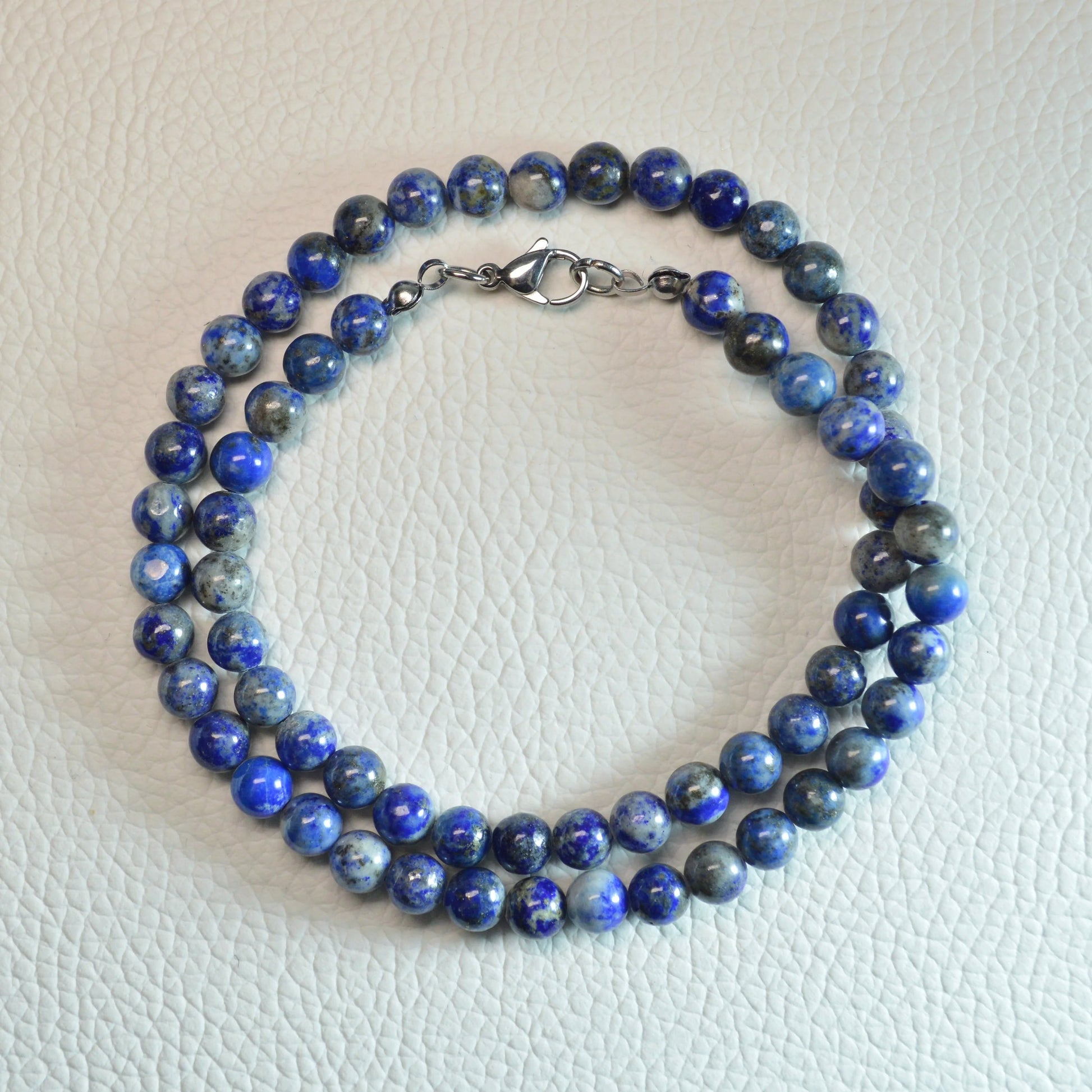Lapislazuli Halskette aus 6mm Natursteinperlen, 45 cm lang, mit Metallverschluss – echter Edelsteinschmuck.