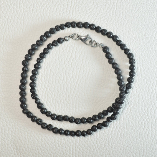 Elegante Lavastein Kette mit 4mm Perlen – perfekt als Geschenk oder für den Alltag.