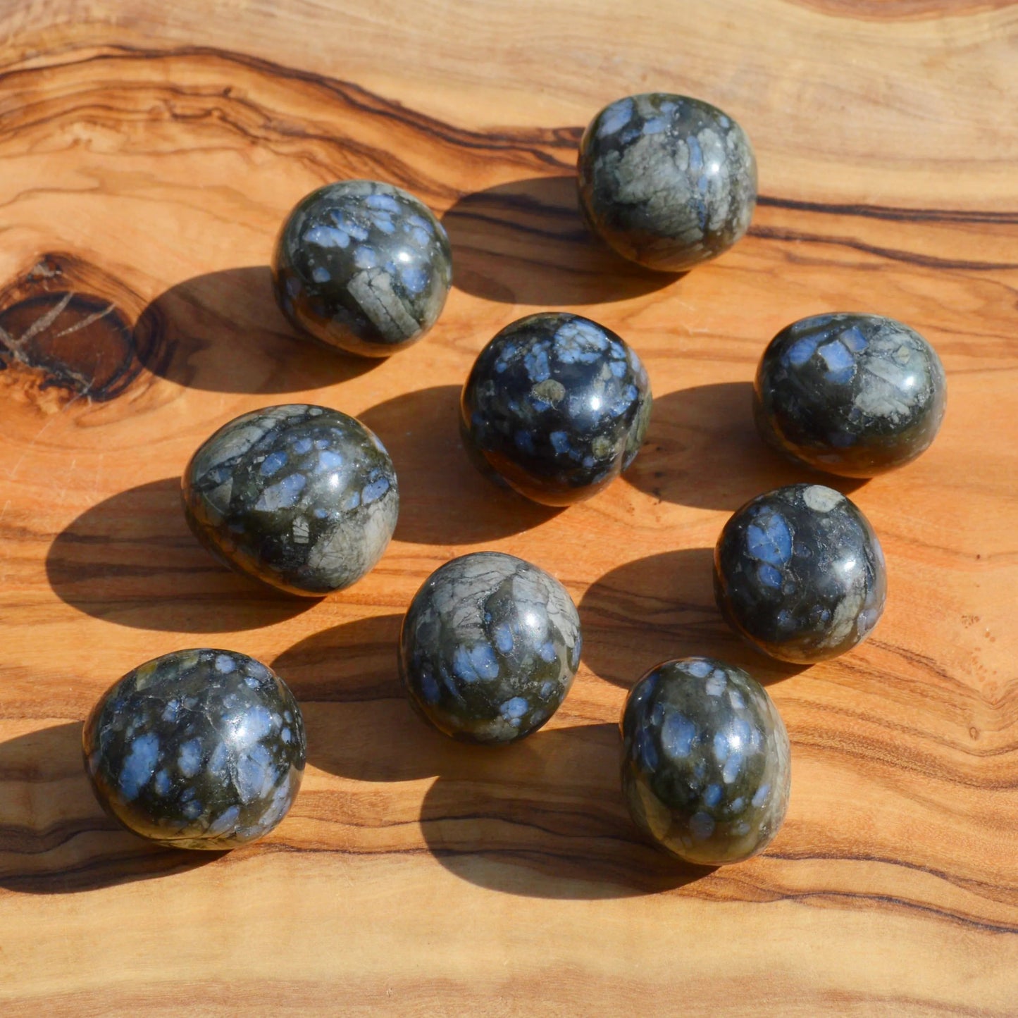 Blauer Liberit Trommelstein