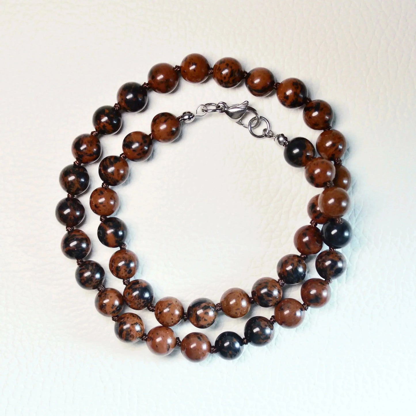 Elegante Mahagoni-Obsidian Kette mit transparenten 8mm Kristallperlen – perfekt als Geschenk oder für den Alltag.