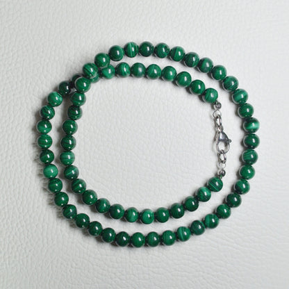 Elegante Malachit Kette mit 6mm Kristallperlen – perfekt als Geschenk oder für den Alltag.