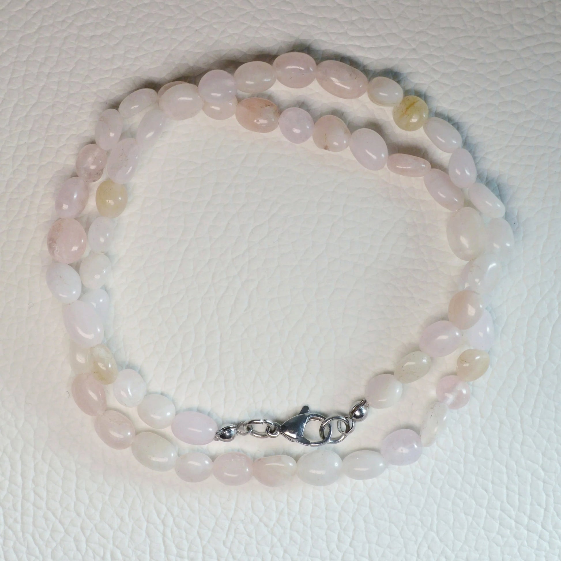 Elegante Morganit Kette mit Nuggets  – perfekt als Geschenk oder für den Alltag.