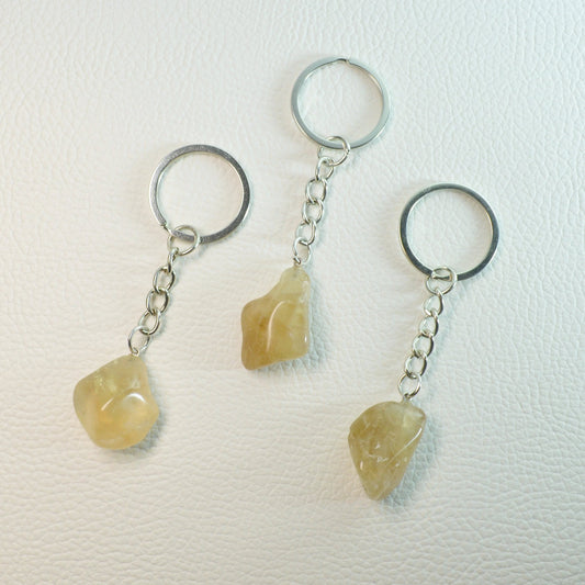 Naturbelassener Citrin -Schlüsselanhänger, perfekter Begleiter für unterwegs.