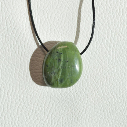 Neprit Jade Anhänger
