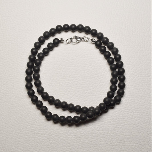 Elegante Onyx Kette mit matten 6mm Kristallperlen – perfekt als Geschenk oder für den Alltag.