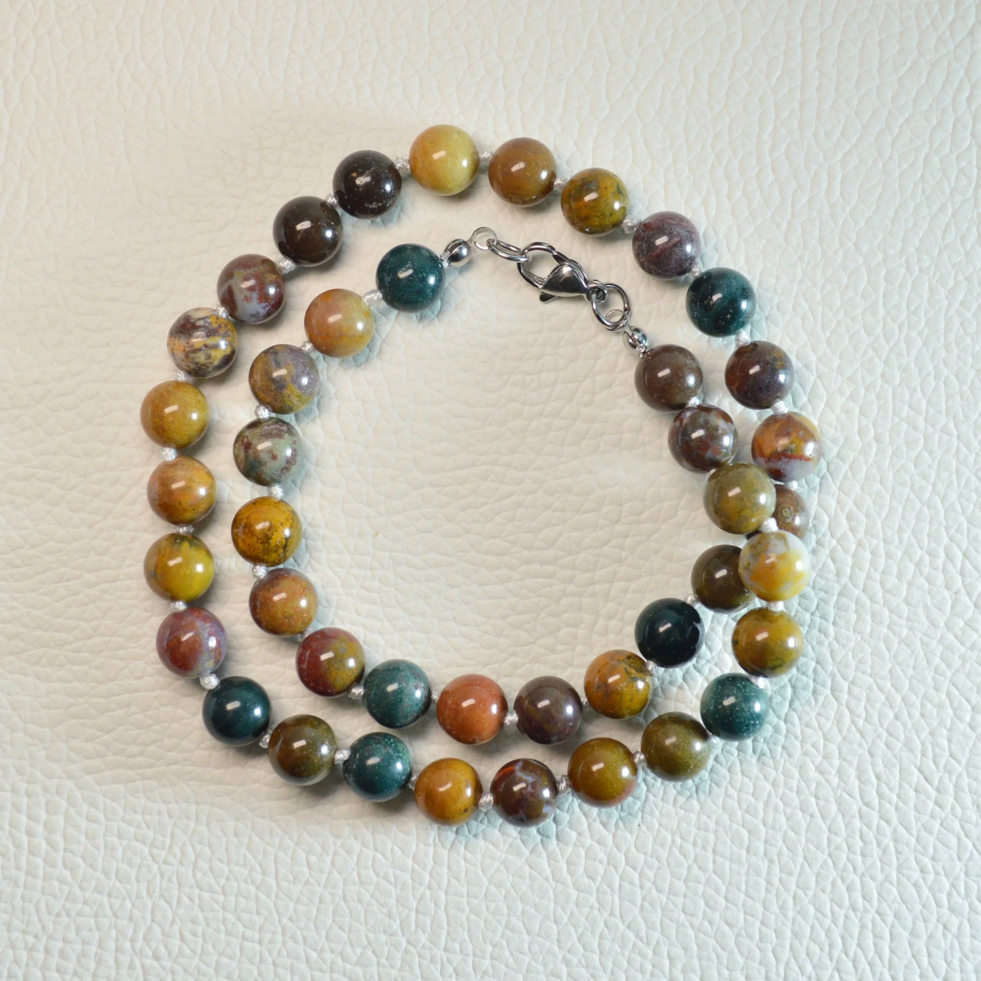 Elegante Ozean Jaspis Kette mit 8mm Kristallperlen – perfekt als Geschenk oder für den Alltag.