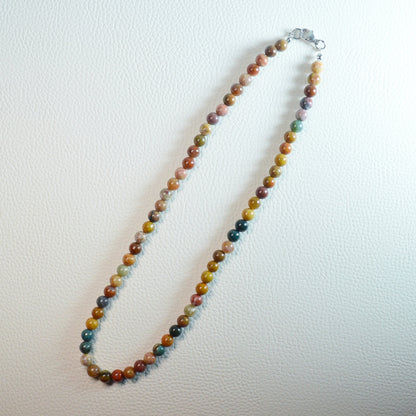 Ozeanjaspis Perlenkette aus 6mm Naturstein – Kristallschmuck mit Metallverschluss. Gesamtansicht.