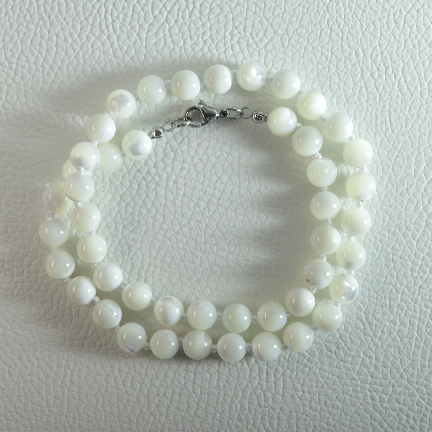 Elegante Perlmutt Kette mit 8mm Perlen – perfekt als Geschenk oder für den Alltag.