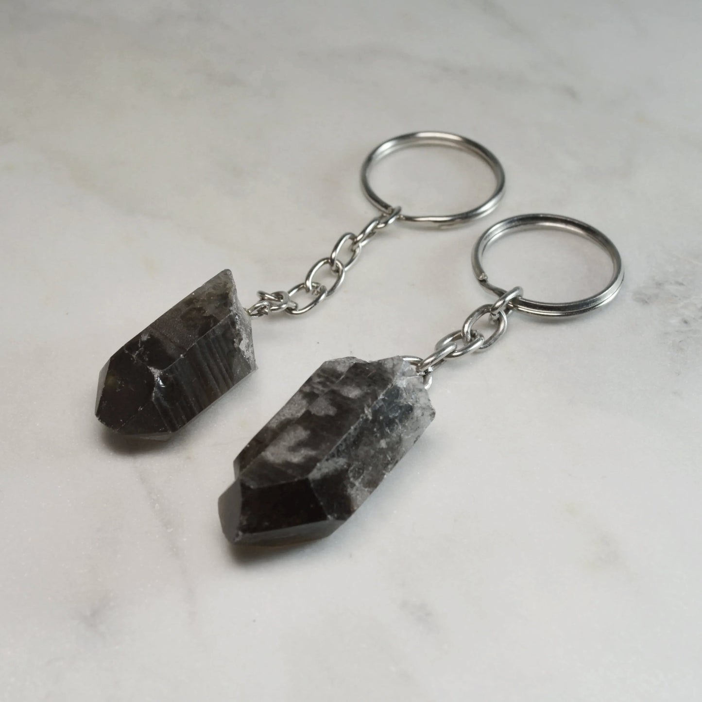 Rauchquarz Naturspitze als Schlüsselanhänger. Für Schutz & Erdung.