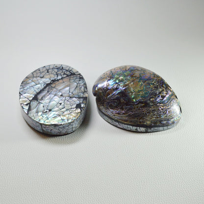 Kleine Schmuckschatulle aus Regenbogen Abalone und echtem Perlmutt, perfekt zur stilvollen Aufbewahrung von Schmuck.