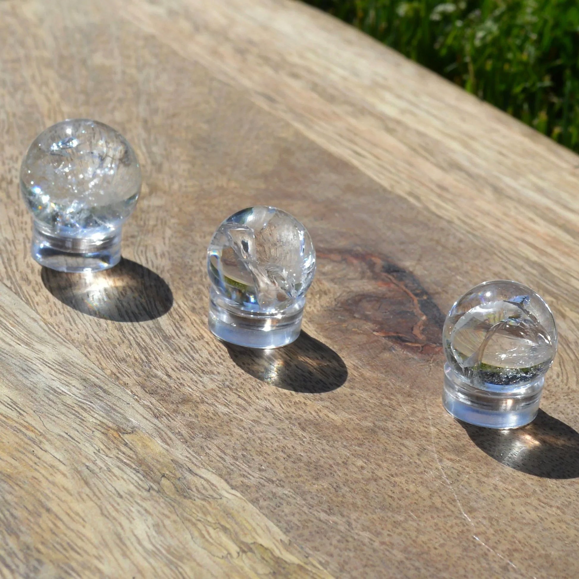 Regenbogen-Bergkristall Mini Kugel (18–20mm) – wunderschöner Naturstein mit Regenbögen.