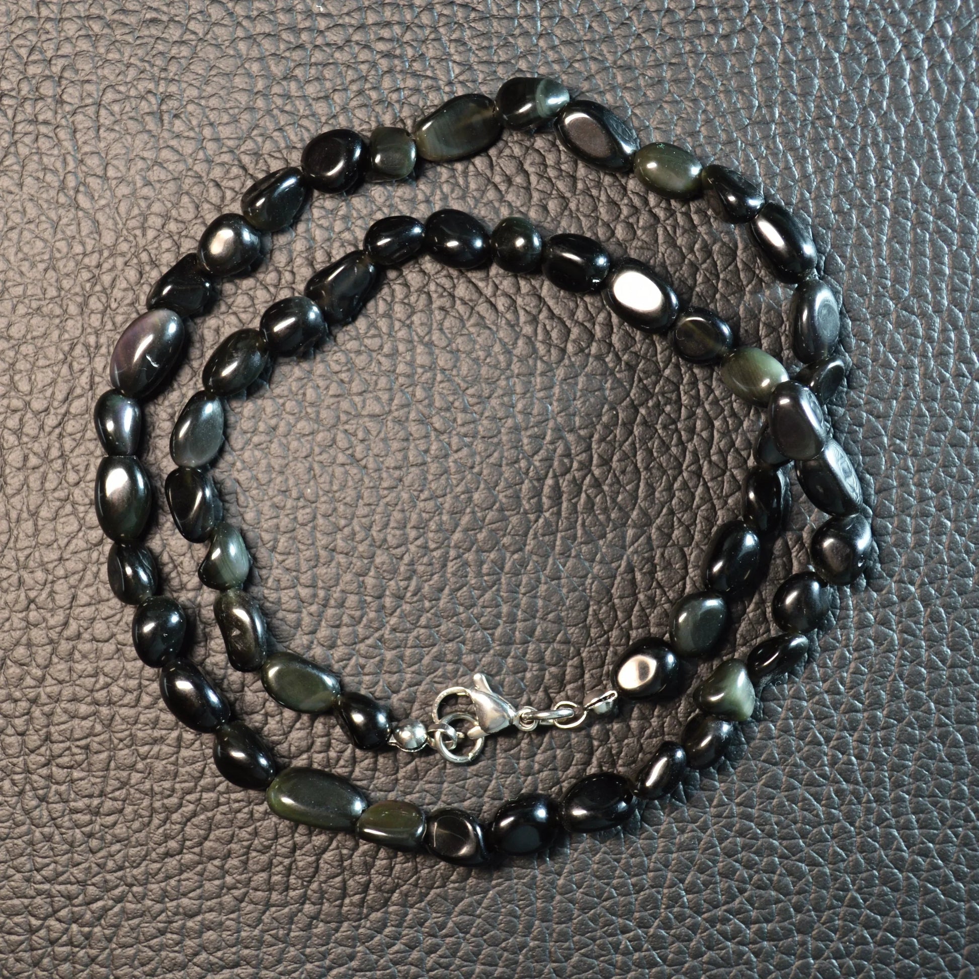 Regenbogen-Obsidian Halskette, 45 cm lang, mit Metallverschluss – schimmernder Edelsteinschmuck.