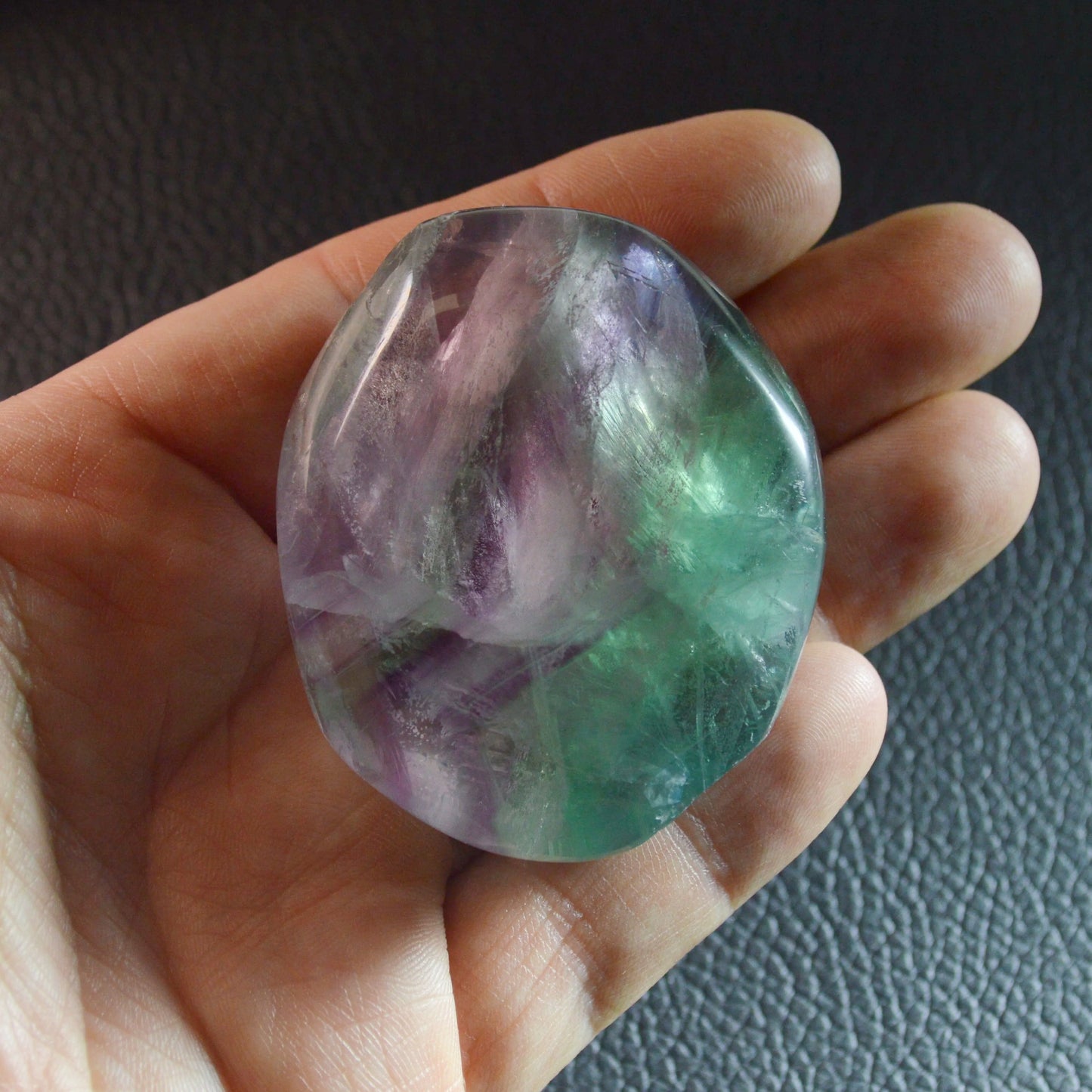 Regenbogenfluorit Handstein