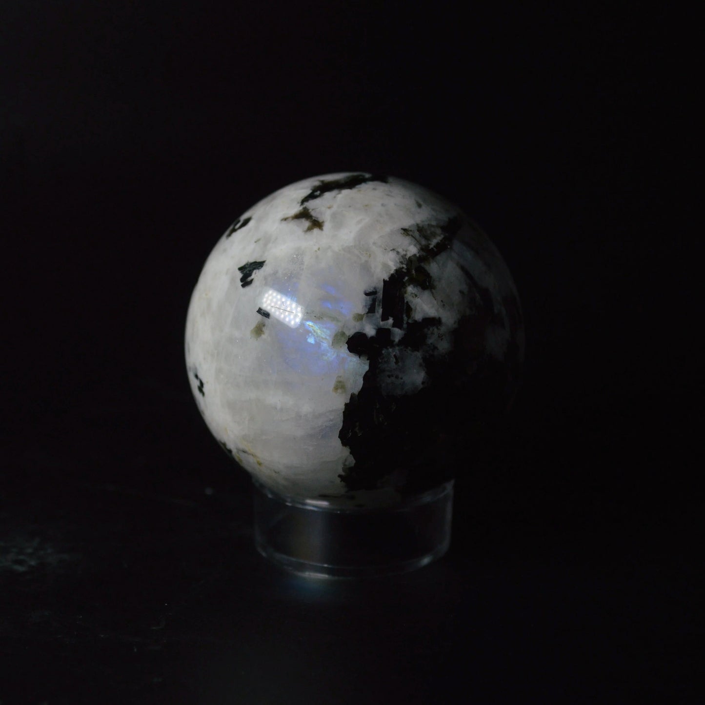 Regenbogenmondstein (weißer Labradorit) Kugel