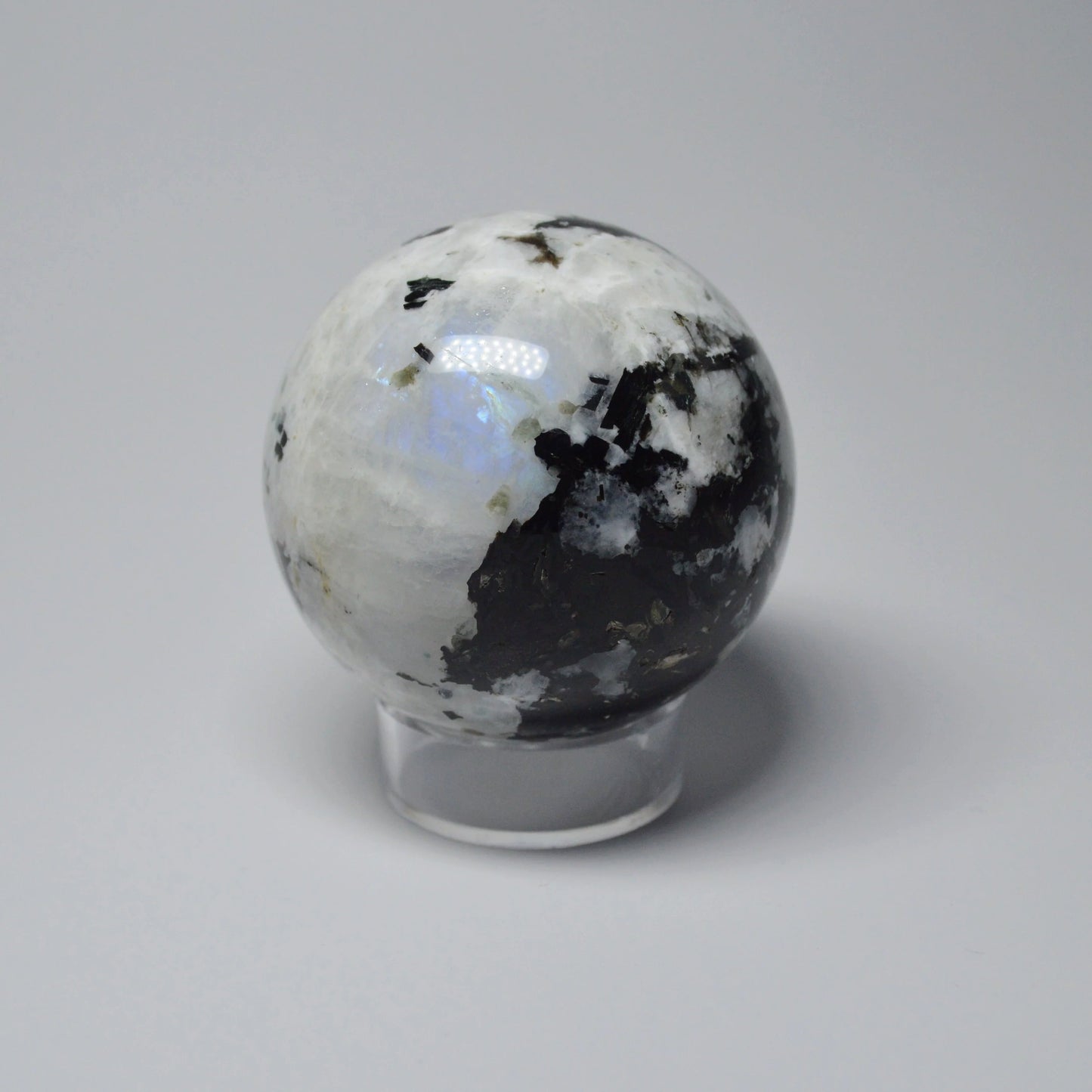 Regenbogenmondstein (weißer Labradorit) Kugel