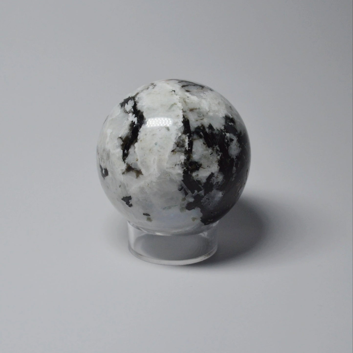 Regenbogenmondstein (weißer Labradorit) Kugel