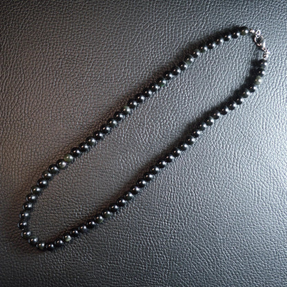 Regenbogen-Obsidian Perlenkette aus 6mm Naturstein – Kristallschmuck mit Metallverschluss. Gesamtansicht.